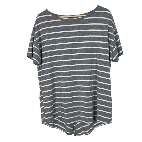 Chico's Zenergy Gray White Stripe Hi Low Short Sleeve Tunic Top Size 2(US 12/14) - Picture 1 of 7